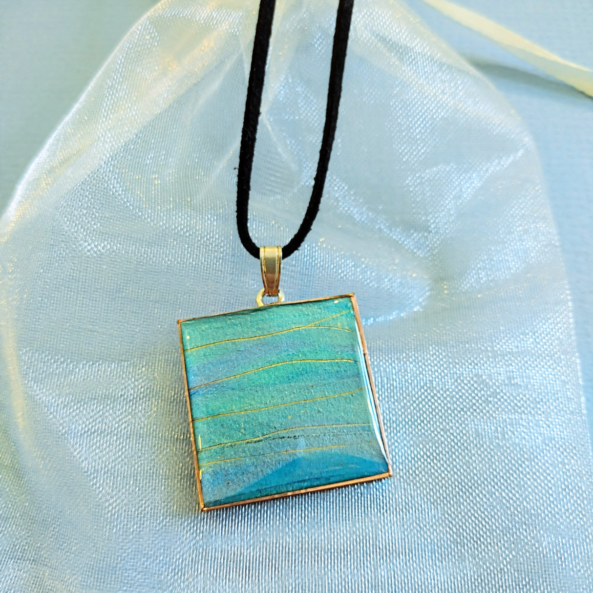 Hilary Bravo pendant