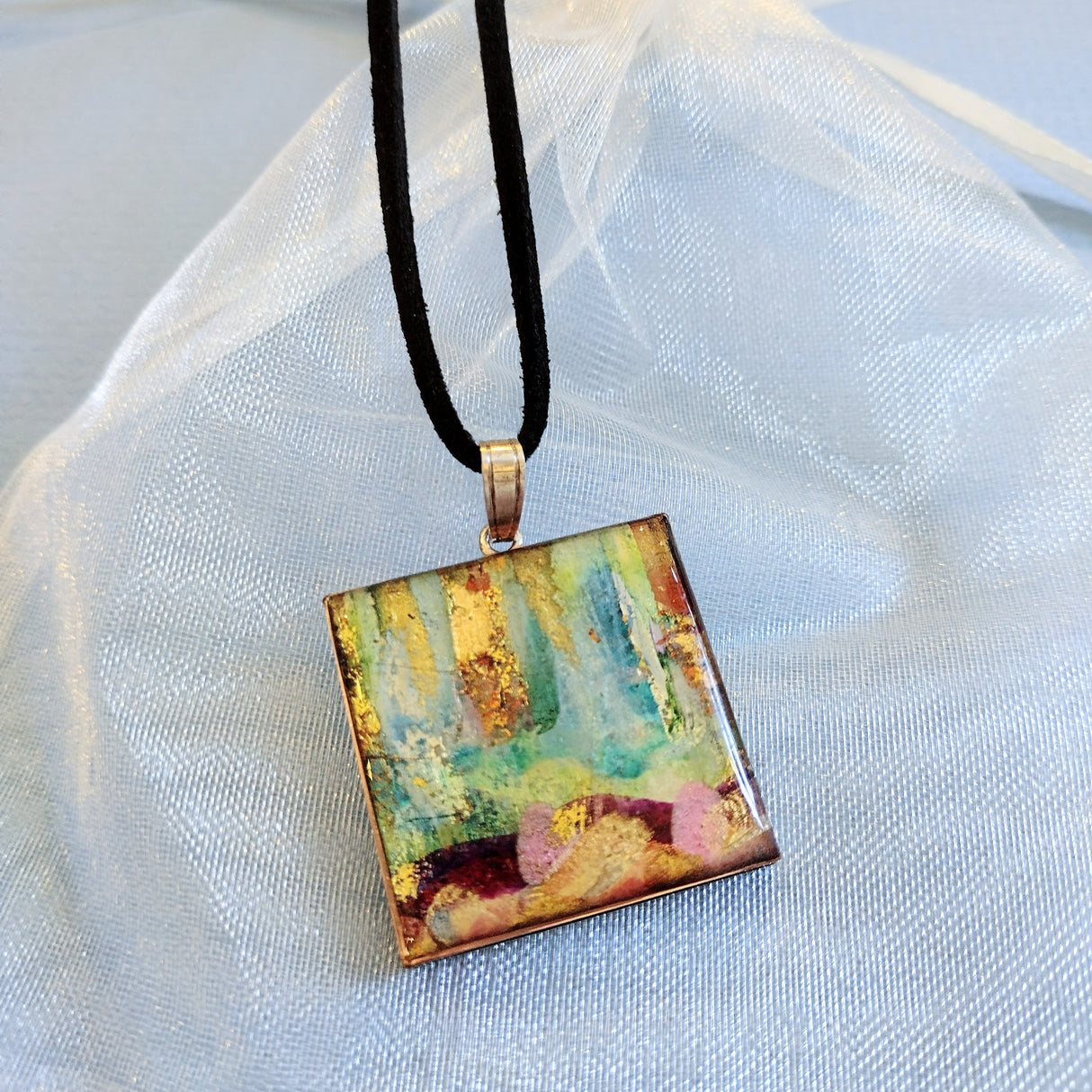 Hilary Bravo pendant