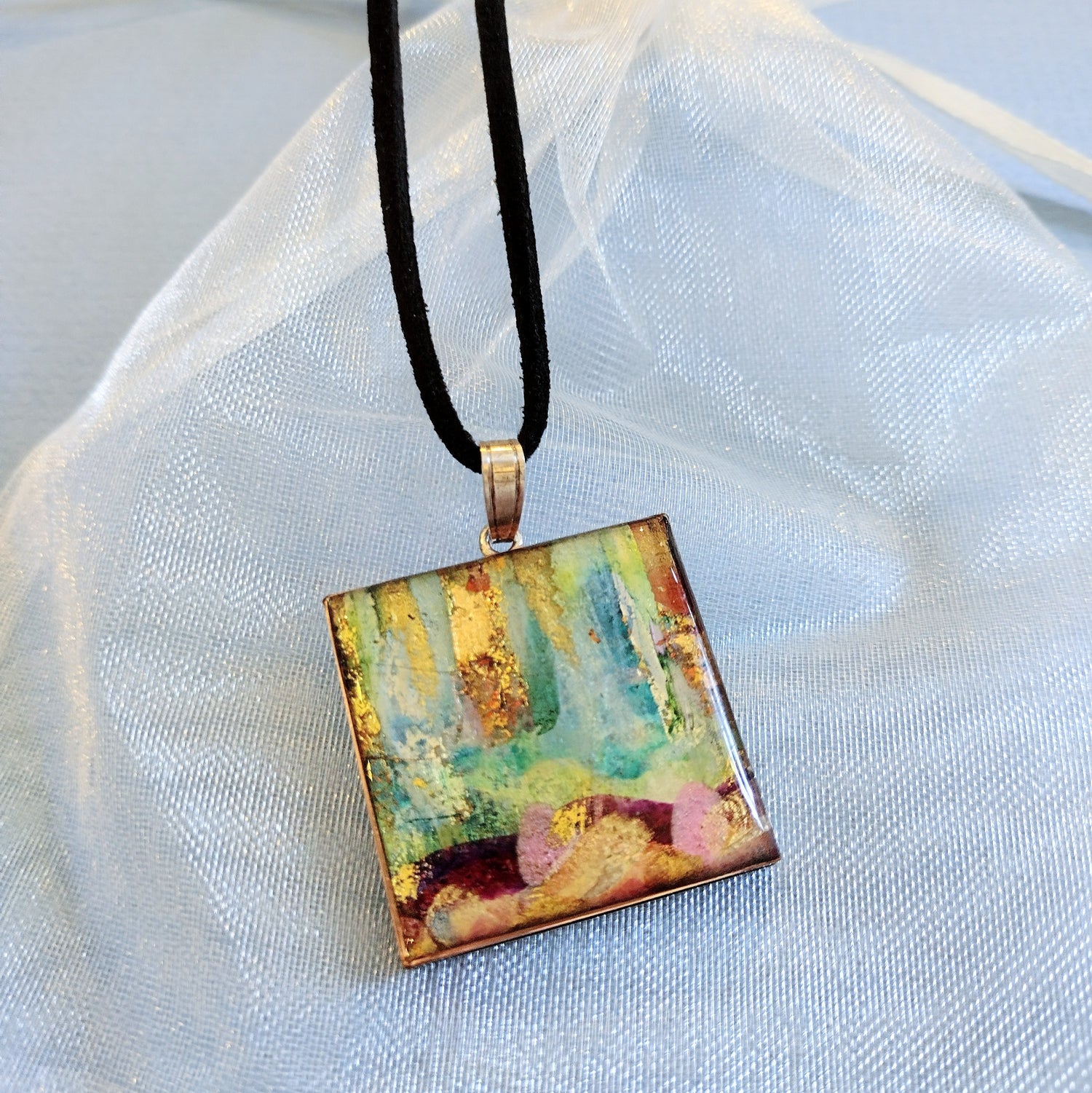 Hilary Bravo pendant