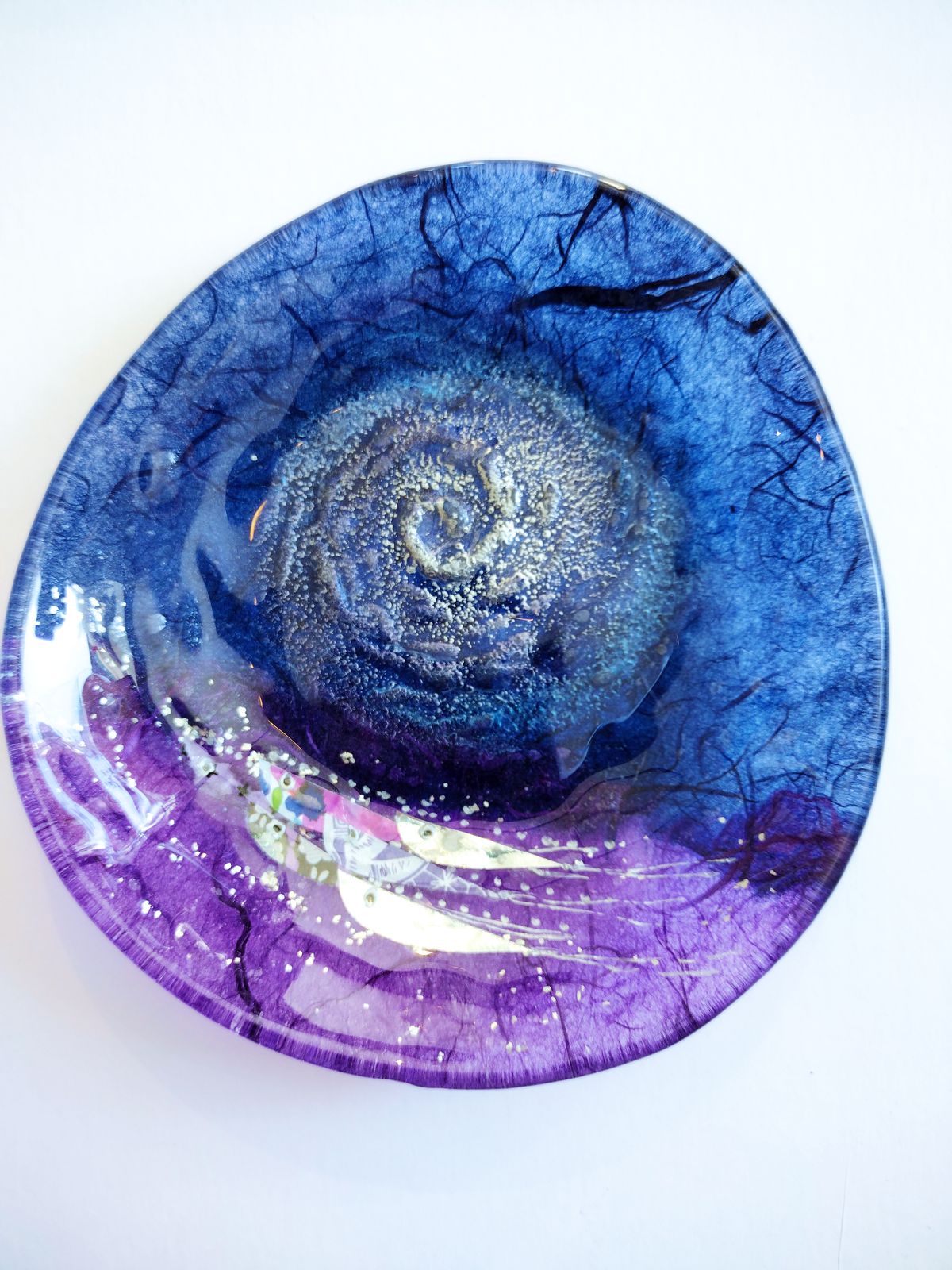 Shoal of Fish straw-silk glass dish by Margaret Johnson